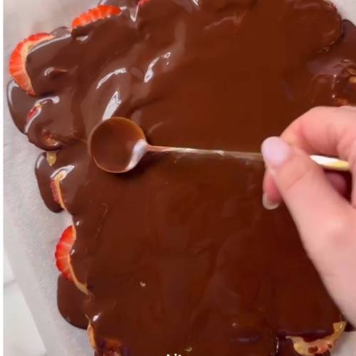 3 Ingredient Strawberry Bark (Easy No-Bake Frozen Dessert)