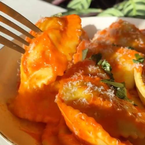 Roasted Red Pepper Pasta Creamy, Dreamy, and Super Easy!