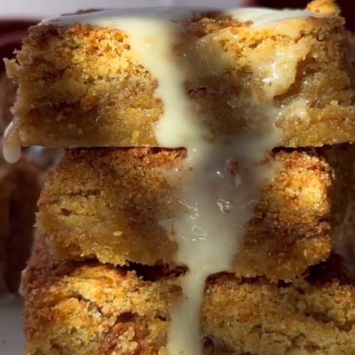 Cinnamon Roll Blondies Like a Hug in Dessert Form!