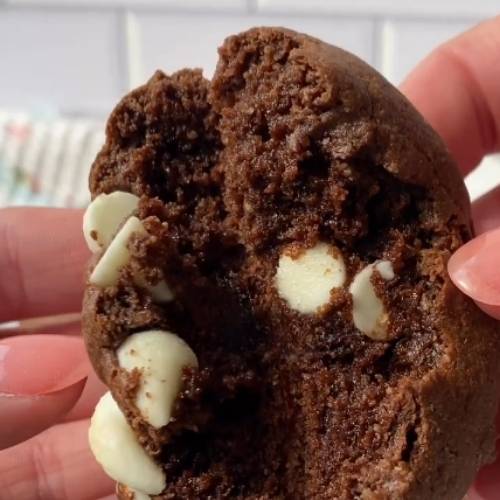 Cookies and Cream Cookies Sweet, Gooey, and Just Right!