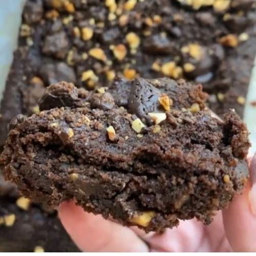 Healthy Peanut Butter Fudgy Brownies (Gluten-Free & Easy Recipe)