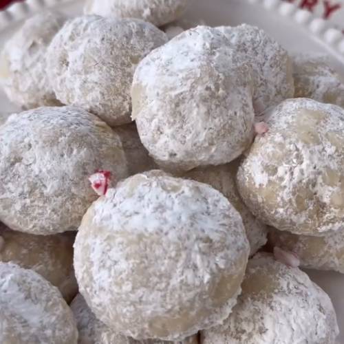 Peppermint Snowballs A Magical Winter Treat! 