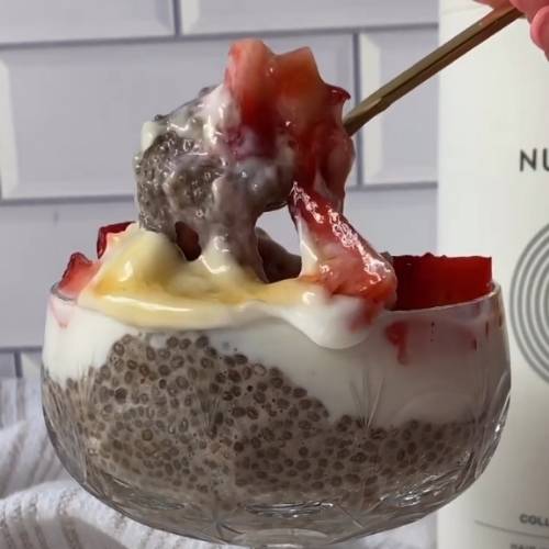 Strawberries and Cream Chia Pudding (Easy 5-Minute Healthy Breakfast)