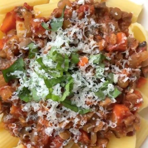 Vegan Lentil Bolognese: A Cozy, Hearty Favorite!